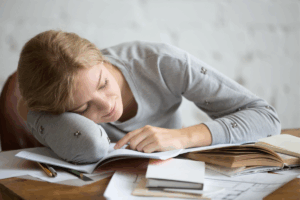 Você sabia que tirar uma soneca depois de estudar ajuda a aprender?